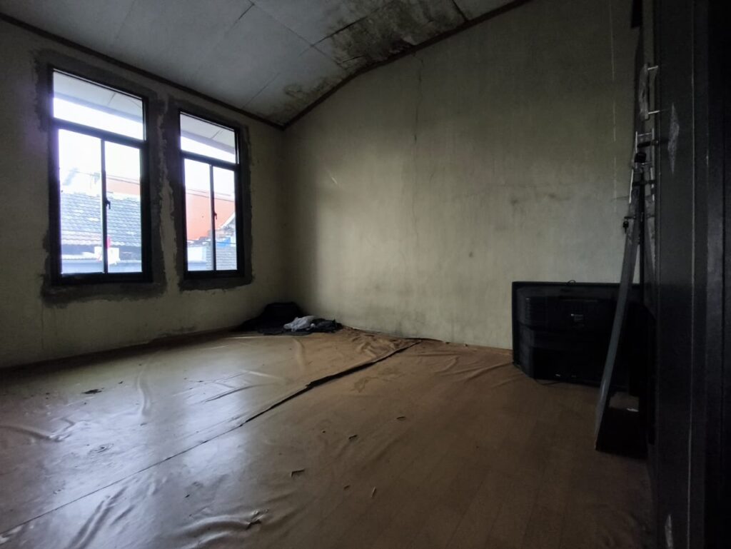 Dijual Rumah di bawah Harga Pasar di Nambo Jaya Karawaci Tangerang