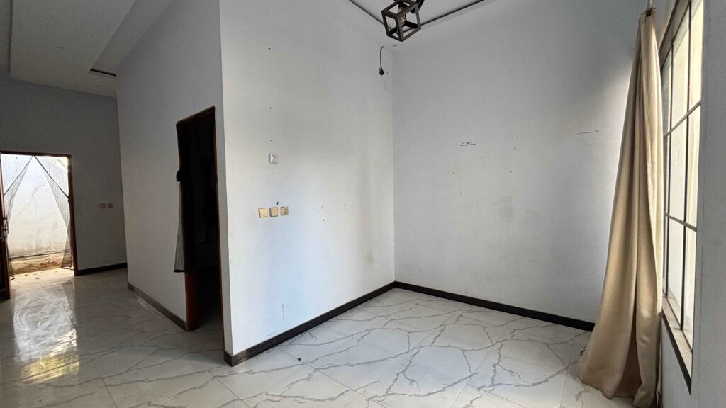 Dijual Rumah Satu Lantai Dibawah Harga Pasar Terletak di Tengah Kota Tangerang