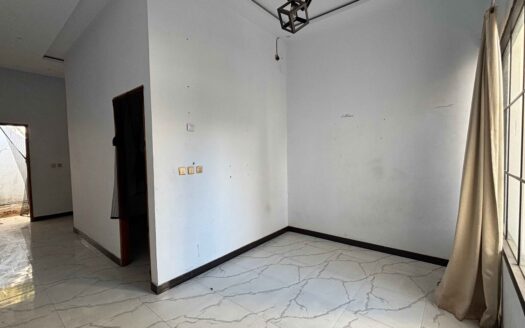Dijual Rumah Satu Lantai Dibawah Harga Pasar Terletak di Tengah Kota Tangerang