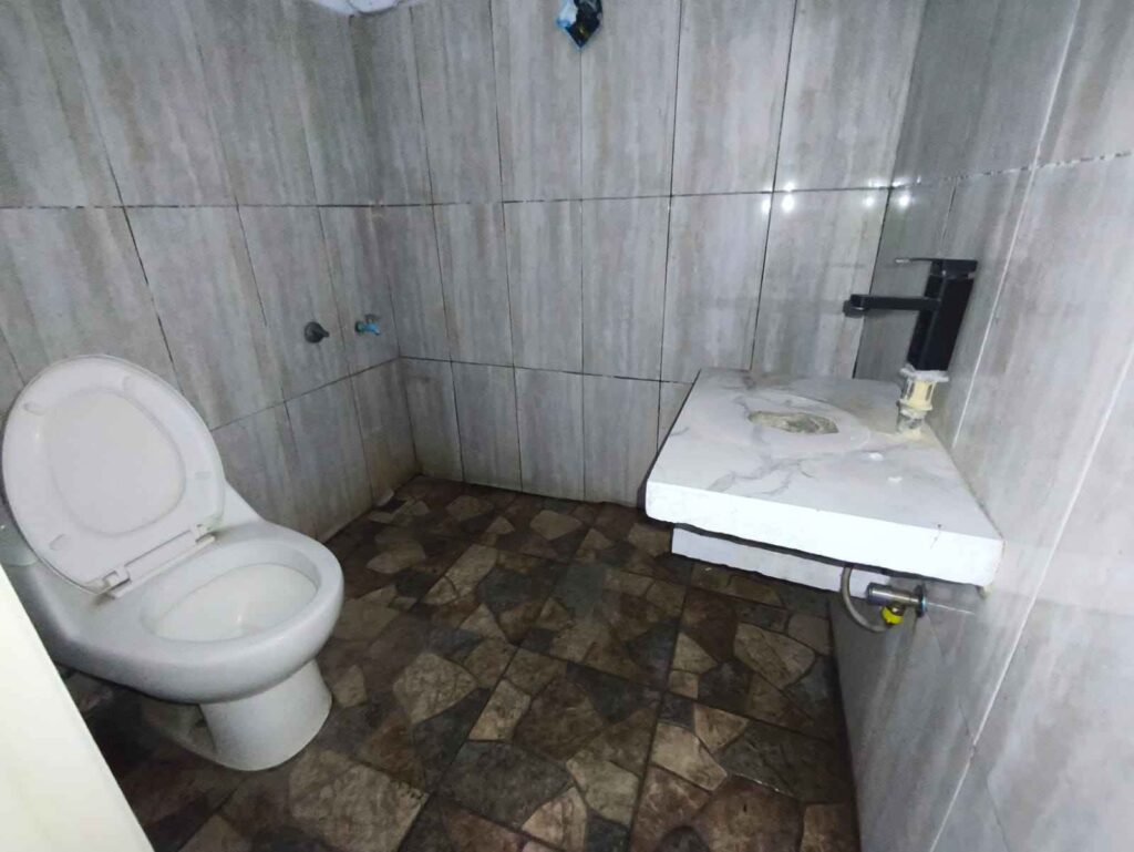 Dijual Rumah Satu Lantai Dibawah Harga Pasar Terletak di Tengah Kota Tangerang