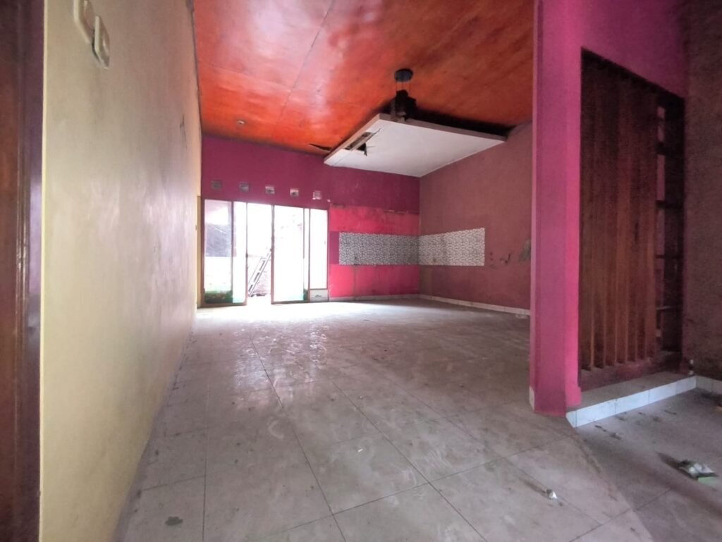 Dijual Rumah di Bawah Harga Pasar Area Jomin Estate Karawang, Akses Strategis