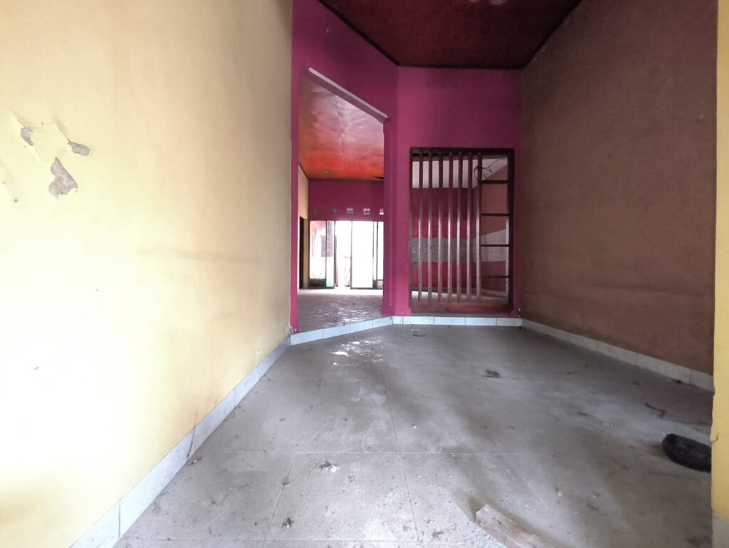 Dijual Rumah di Bawah Harga Pasar Area Jomin Estate Karawang, Akses Strategis