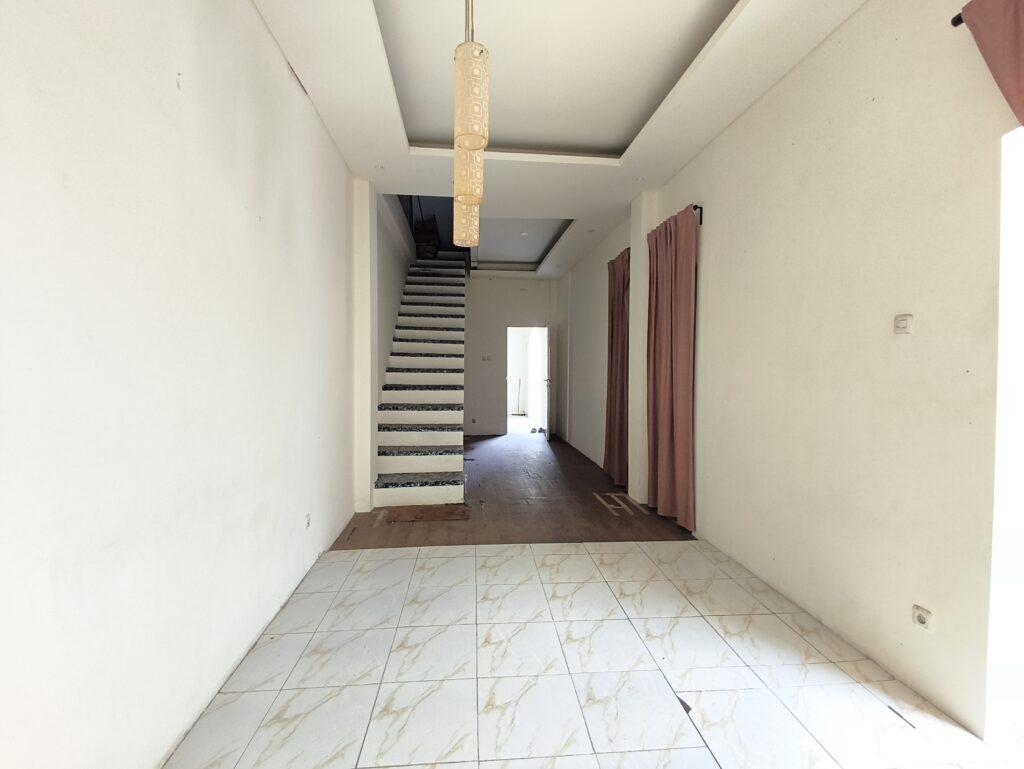 Dijual Rumah dibawah Harga Pasar Area Komersil The Park Sawangan Depok