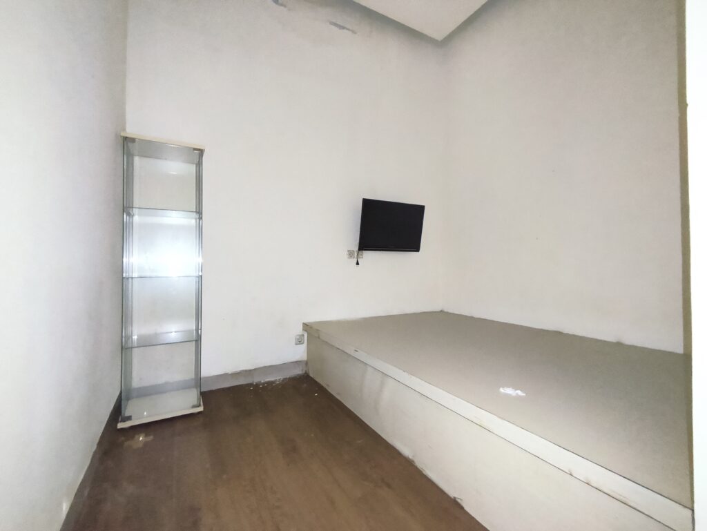 Dijual Rumah dibawah Harga Pasar Area Komersil The Park Sawangan Depok