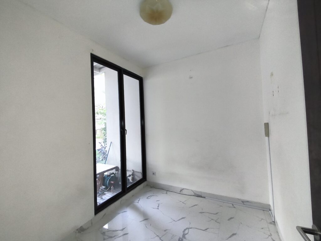 Dijual Rumah dibawah Harga Pasar Area Modern Garden City yang Strategis di Jakarta Timur