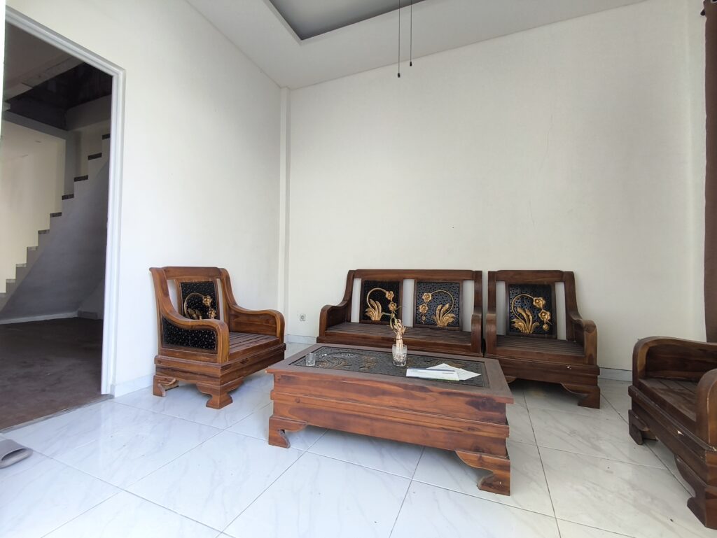 Dijual Rumah dibawah Harga Pasar Area Komersil The Park Sawangan Depok